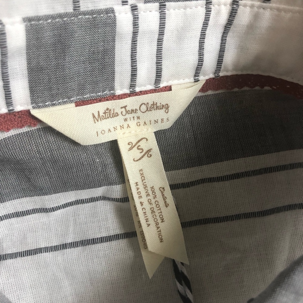 MJ Button Up - Picture 4 of 4